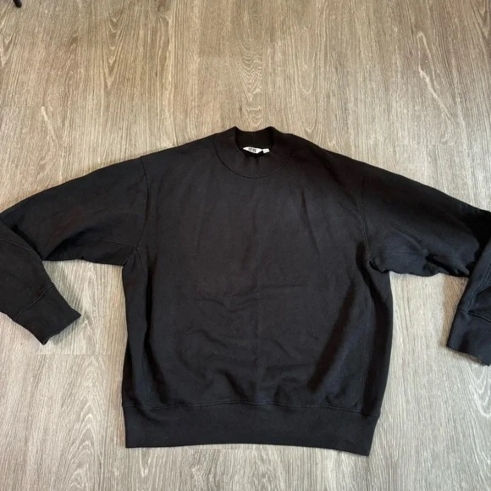 Men's Black Crewneck Sweatshirt - Minimalist Everyday Knit